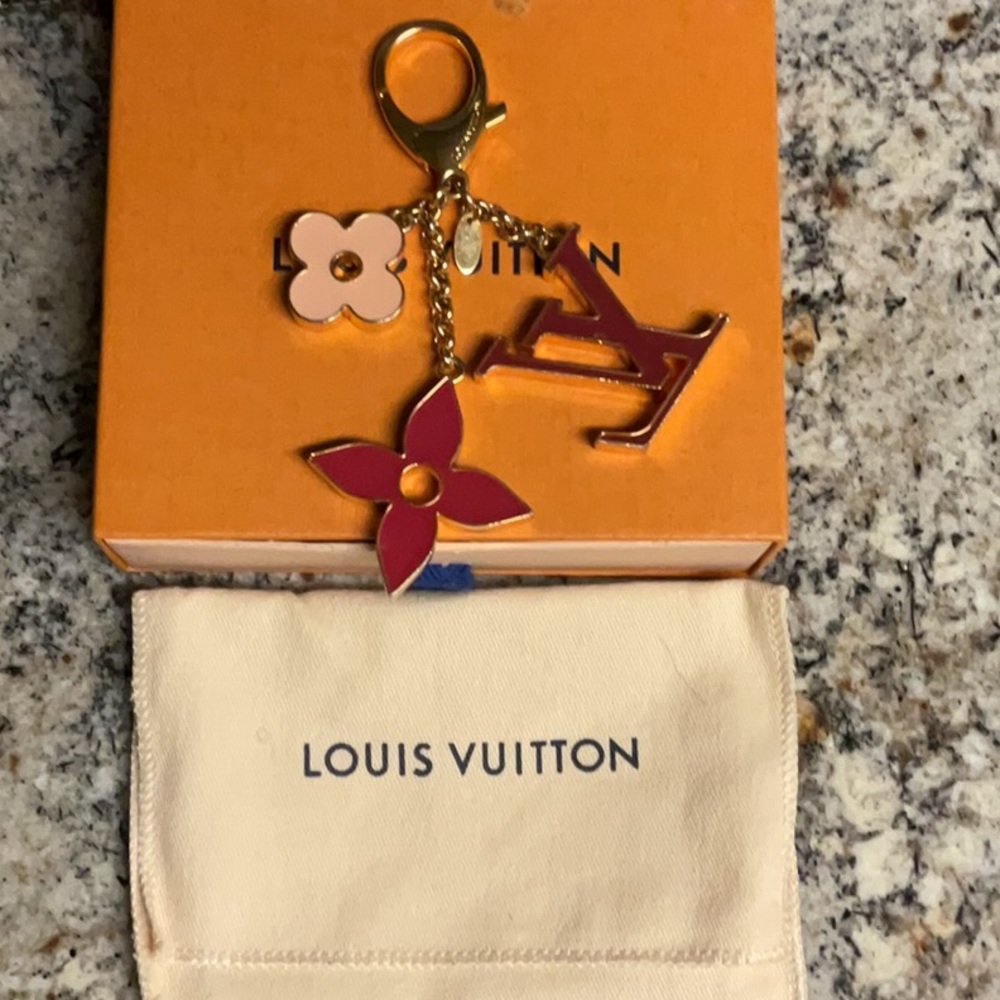 ❌SOLD❌Louis Vuitton Keychain 🌸🌺 - Picture 3 of 13